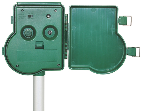 Fugle og pattedyr skræmmer med lyde og super skarp blitz